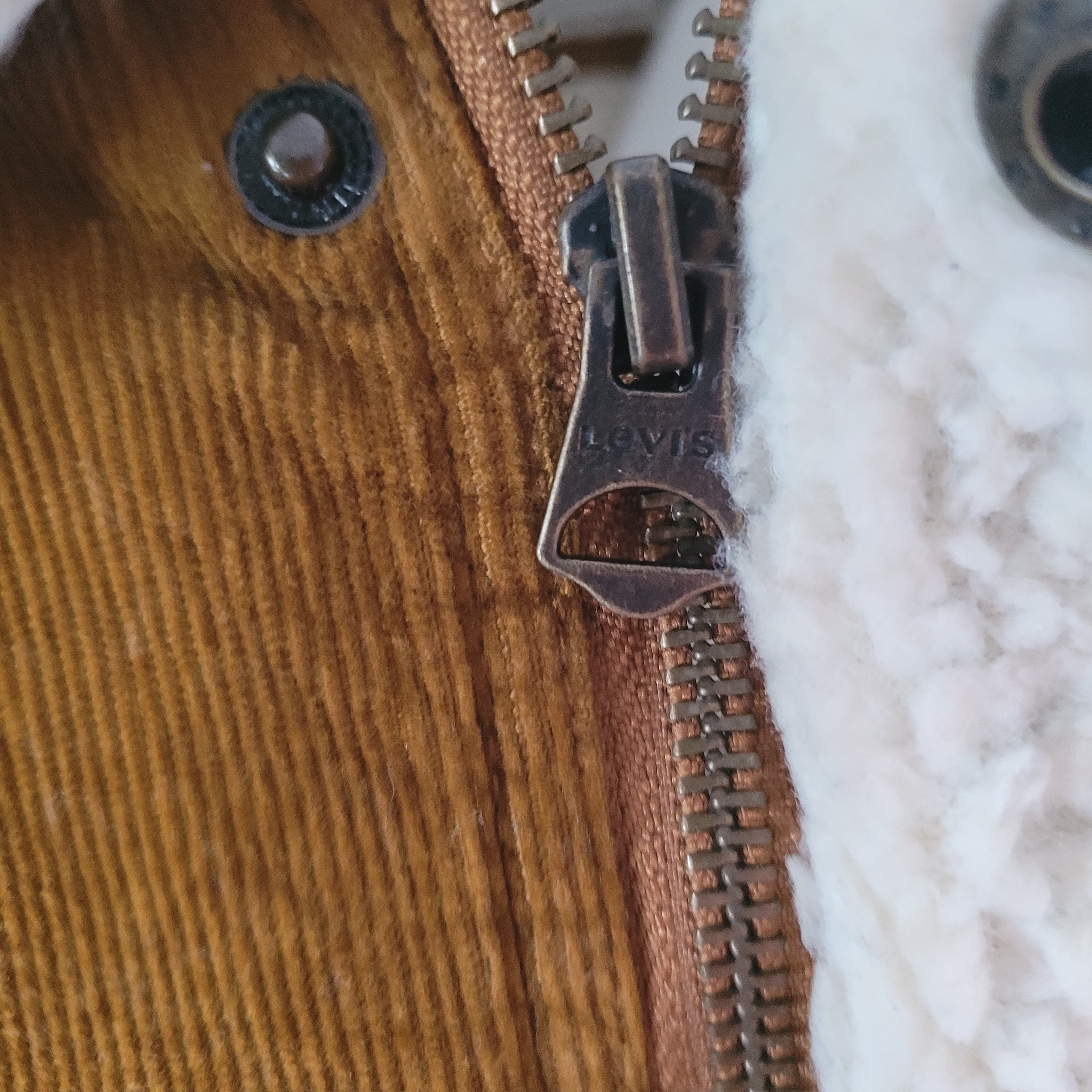 Levi’s Sherpa-Lined Corduroy Trucker Jacket – Size M