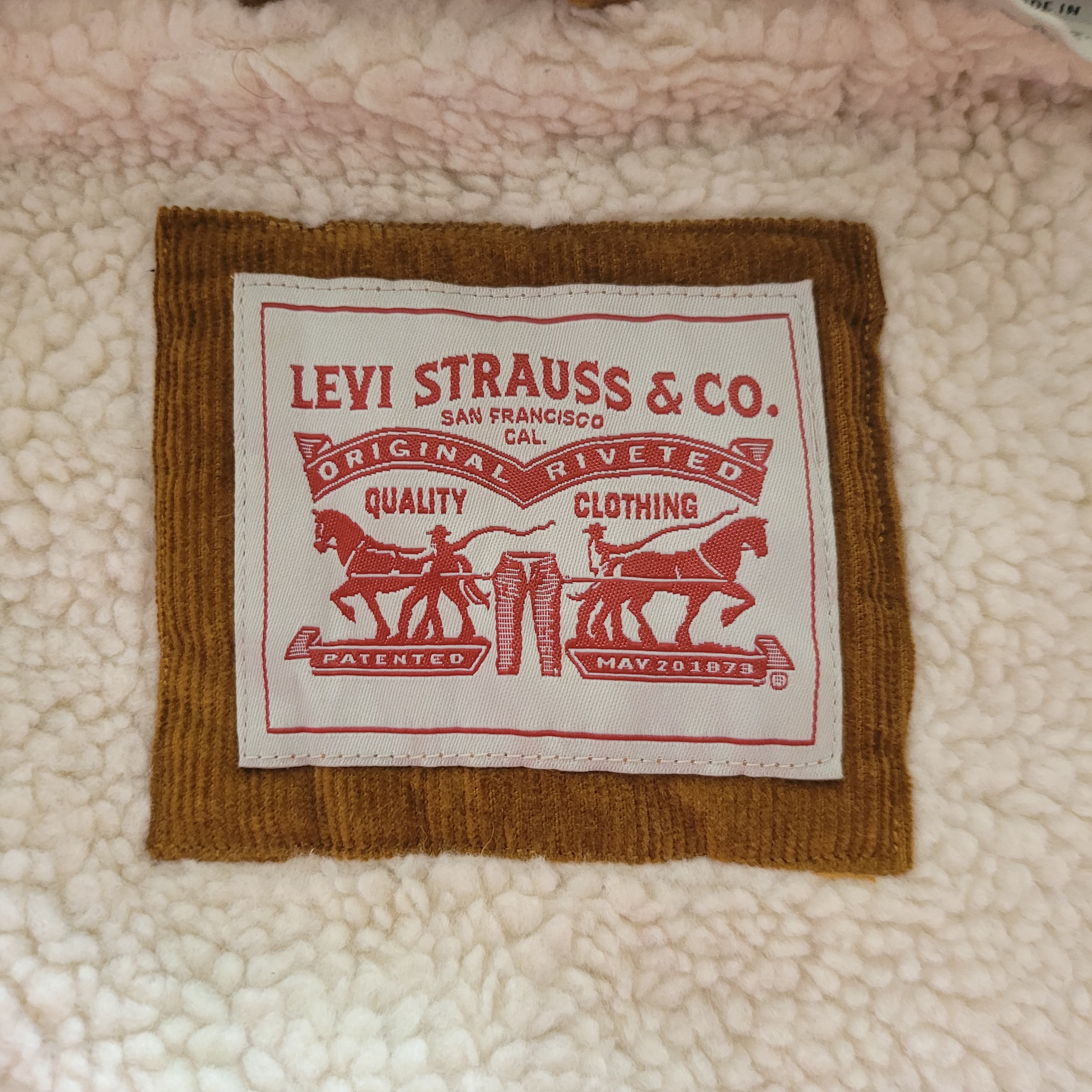 Levi’s Sherpa-Lined Corduroy Trucker Jacket – Size M