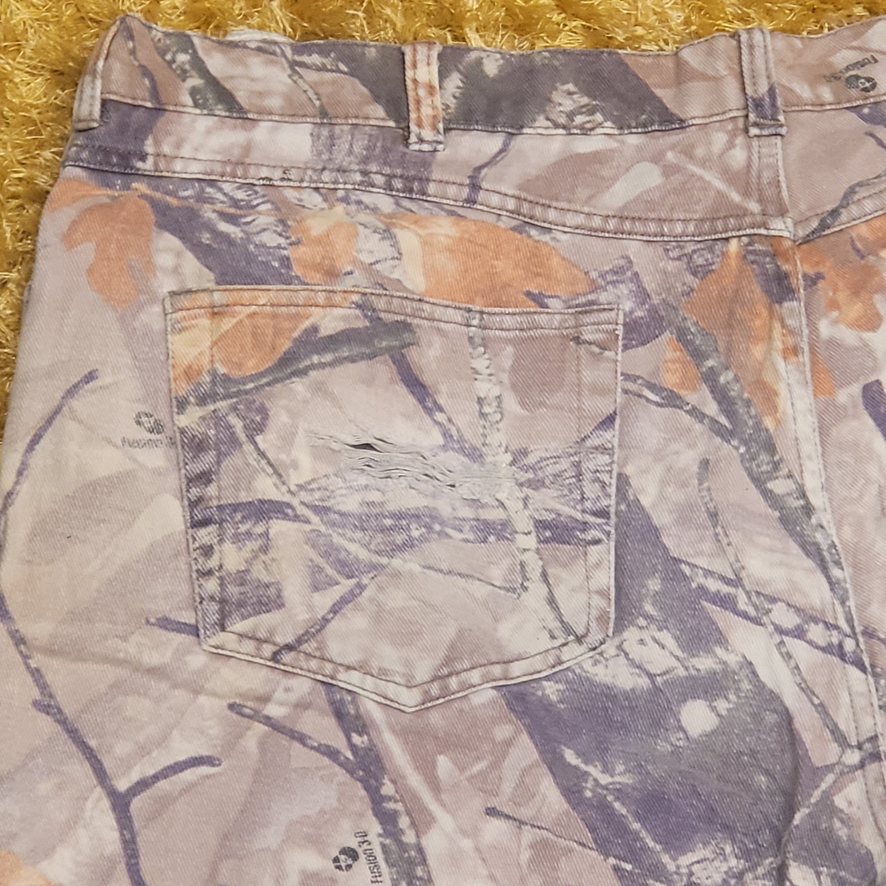 Wrangler Camo Jeans 42x30 Relaxed Fit, 100% Cotton, Durable Construction for Outdoor Activities USASTARFASHION