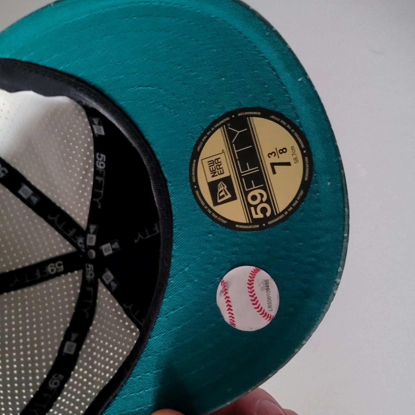 New York Yankees Green Perforated Cap - New Era 59FIFTY, Size 7 3/8 (58.7 cm), Authentic Design - USASTARFASHION