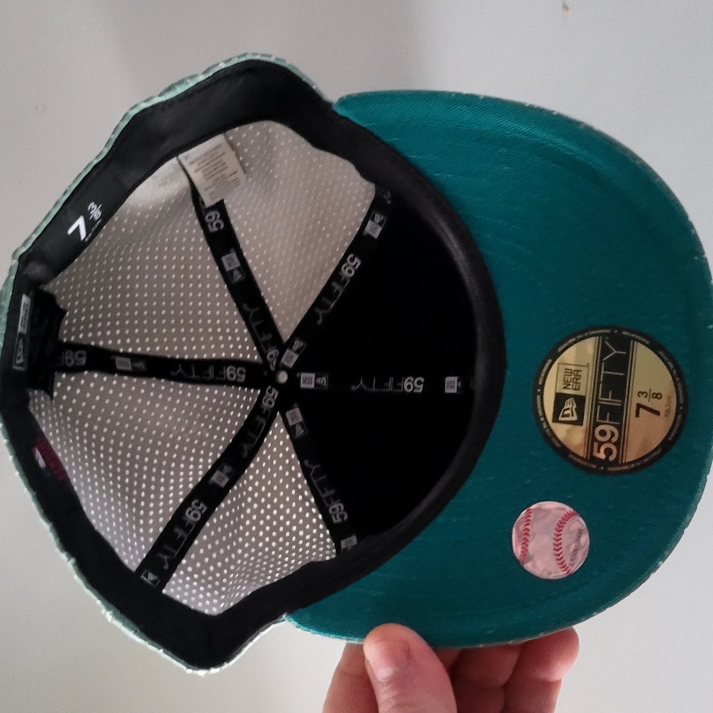 New York Yankees Green Perforated Cap - New Era 59FIFTY, Size 7 3/8 (58.7 cm), Authentic Design - USASTARFASHION