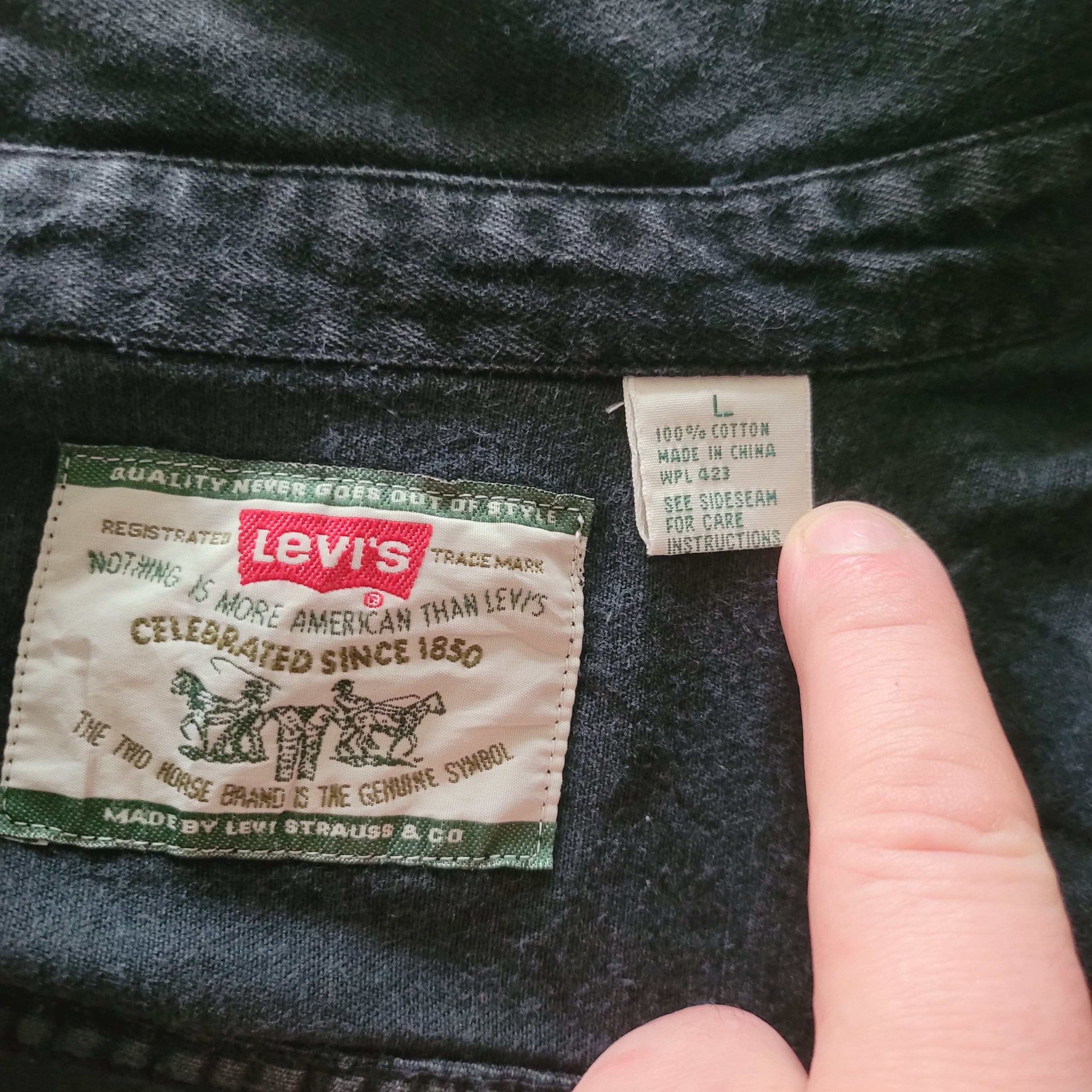 Vintage 1992 Levi’s Denim Shirt – Size L - USASTARFASHION