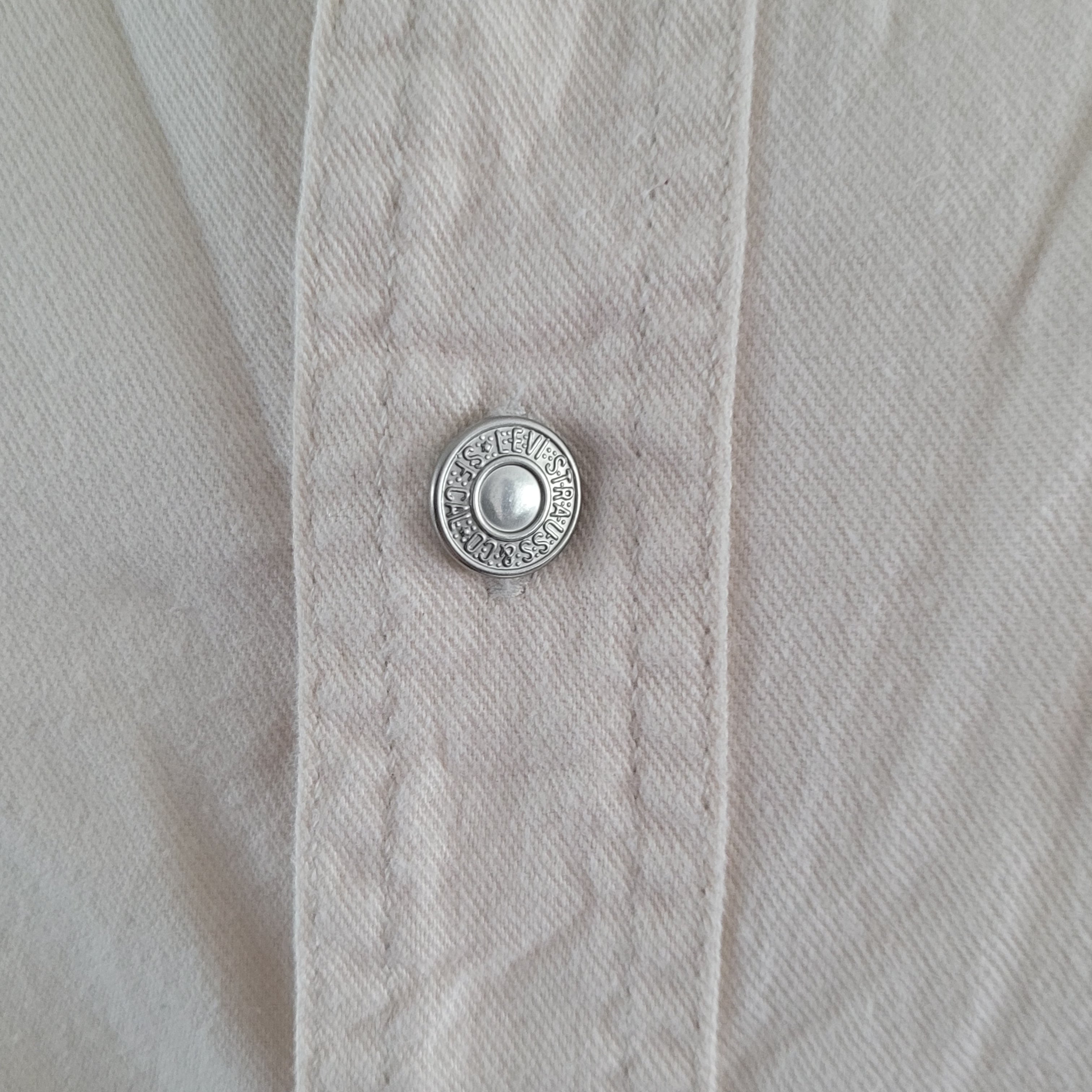 Vintage Levi’s White Western Denim Shirt – Size L - USASTARFASHION