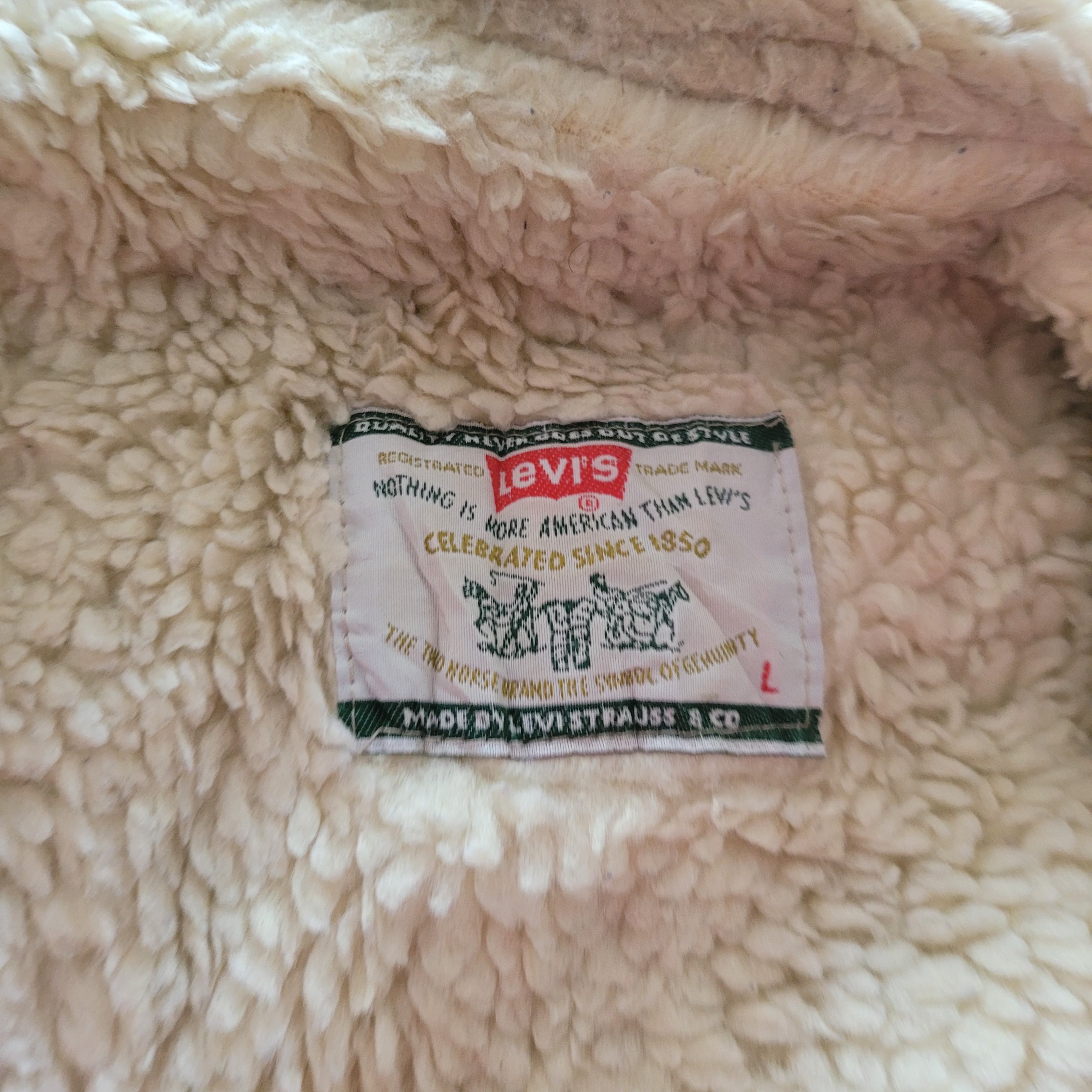 Levi’s Sherpa-Lined Corduroy Trucker Jacket – Size L