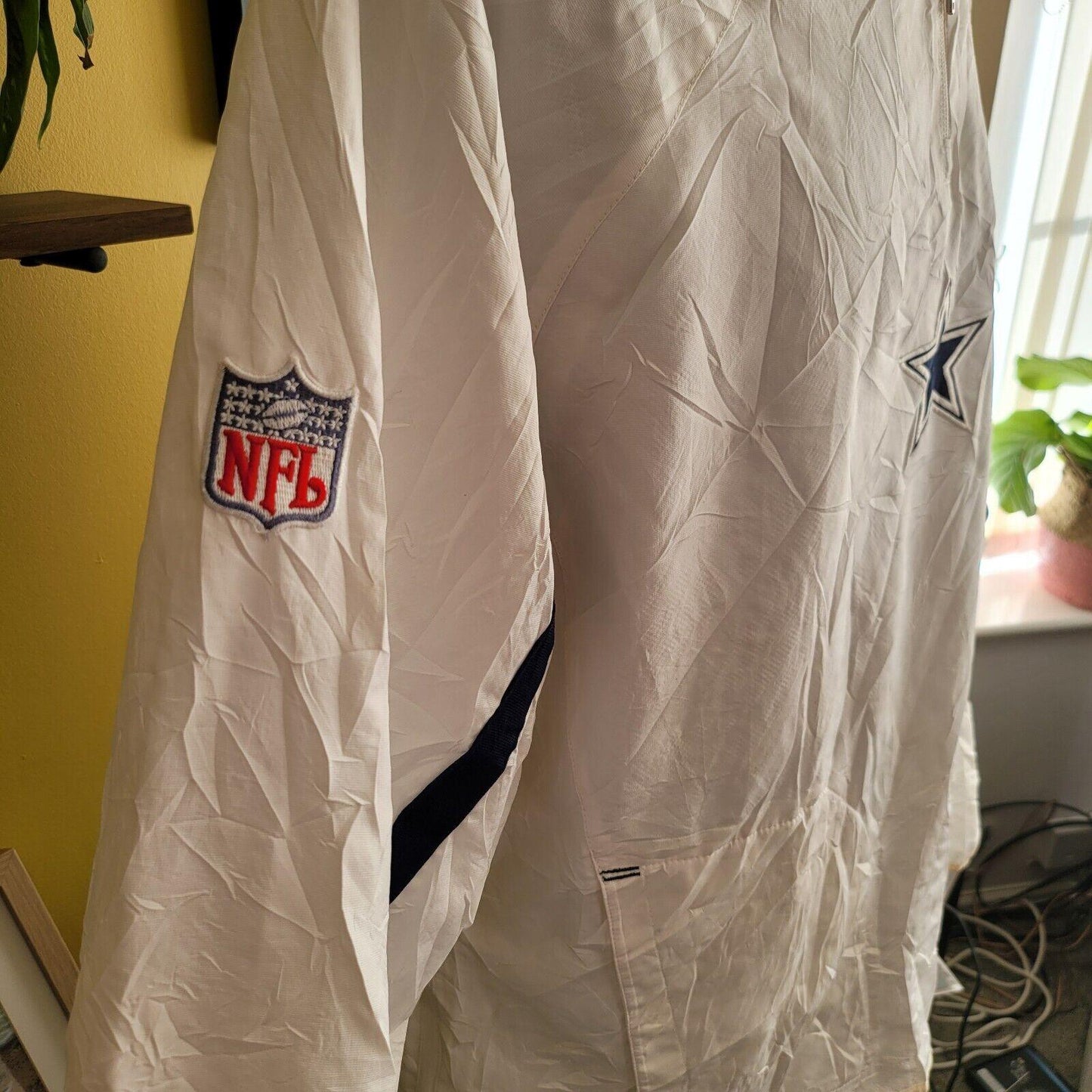 NFL Reebok Cowboys Football Jacket Size L - Warm & Stylish, Classic Design-USASTARFASHION