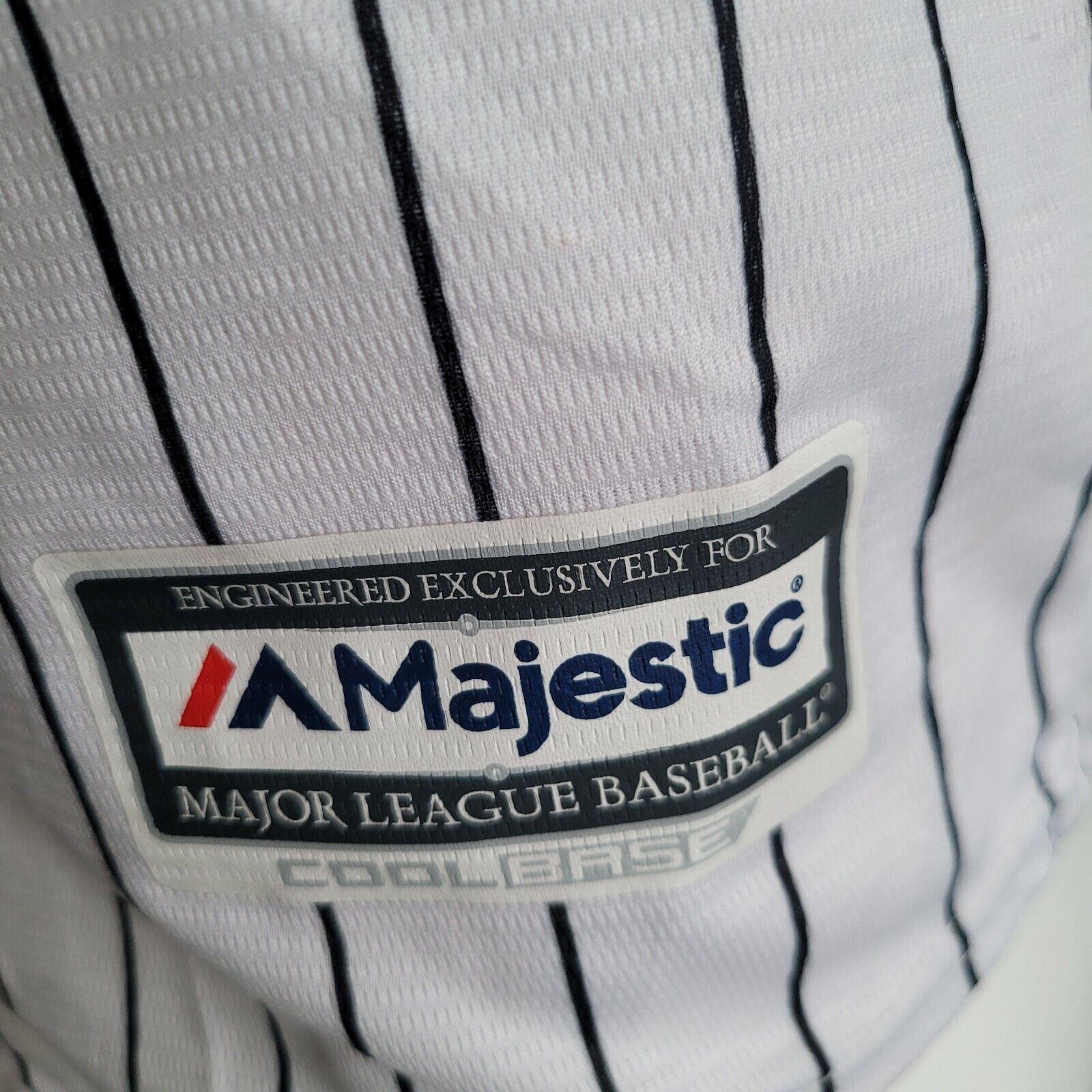 Chicago White Sox Majestic Baseball Jersey - Black & White - Size Small - Breathable & Vintage Design-USASTARFASHION