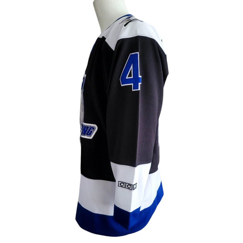 a hockey jersey with the number four on it