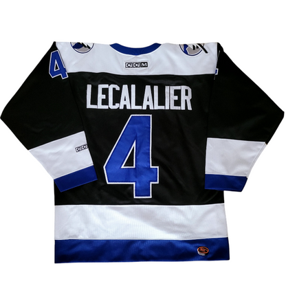 a hockey jersey with the number four on it