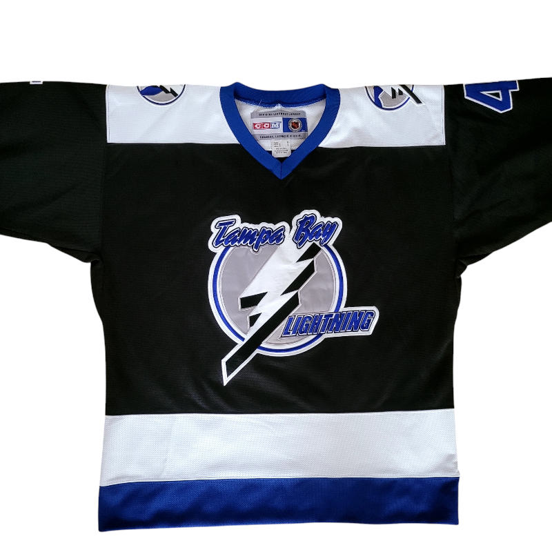 a hockey jersey with a lightning logo on it