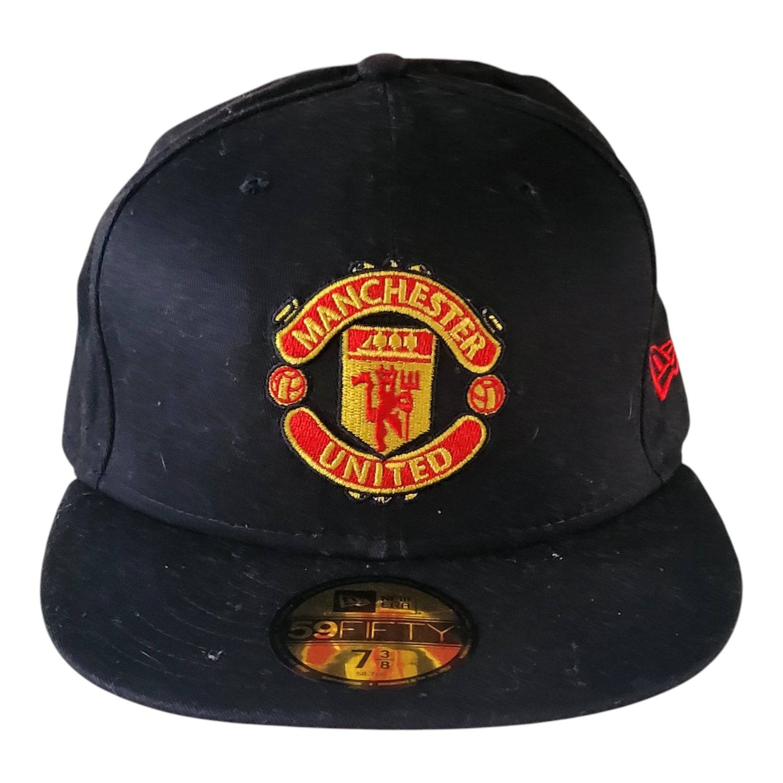 Manchester United Cap - New Era 59FIFTY Fitted Hat Size 7 3/8 with Embroidered Crest Hat Hat