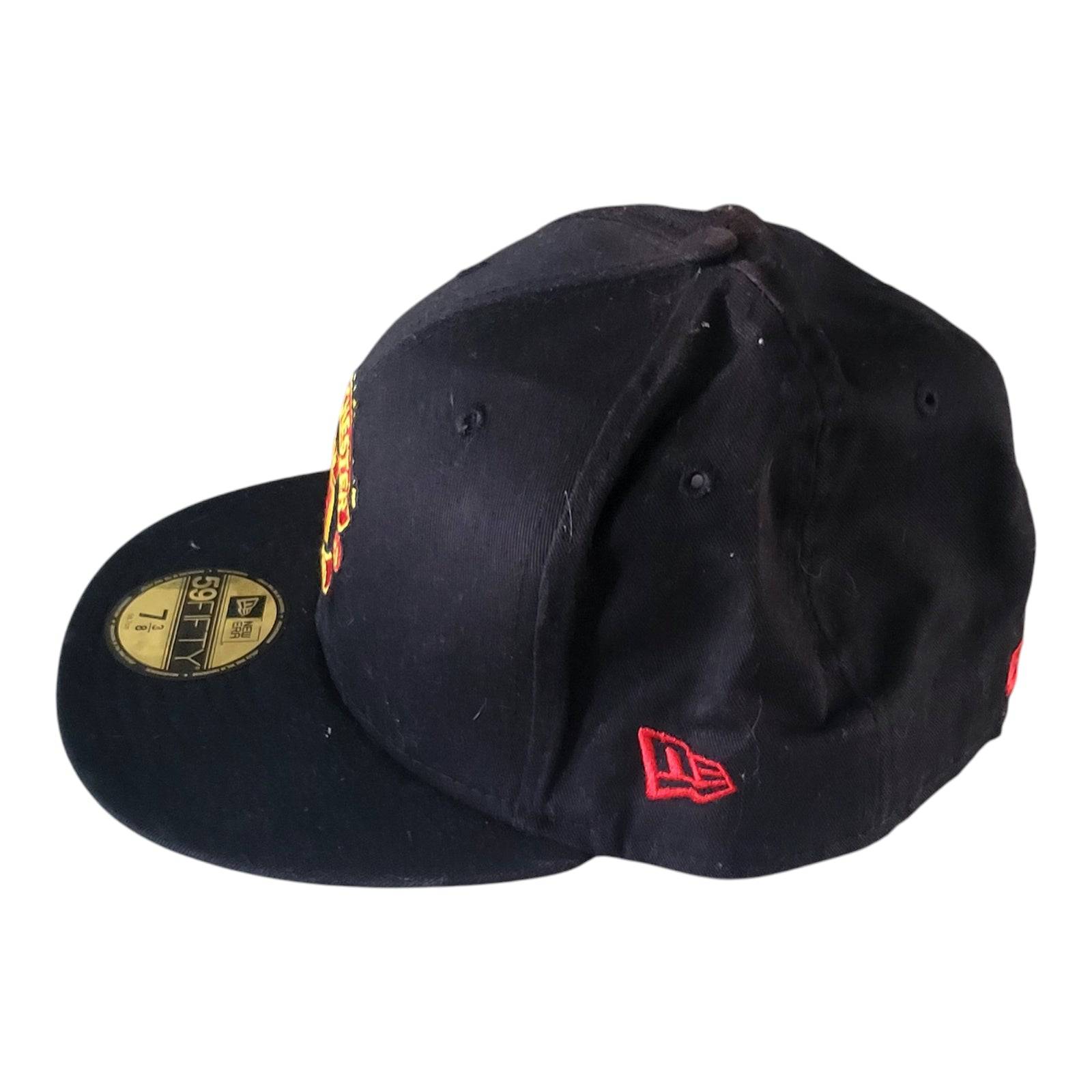 Manchester United Cap - New Era 59FIFTY Fitted Hat Size 7 3/8 with Embroidered Crest Hat Hat