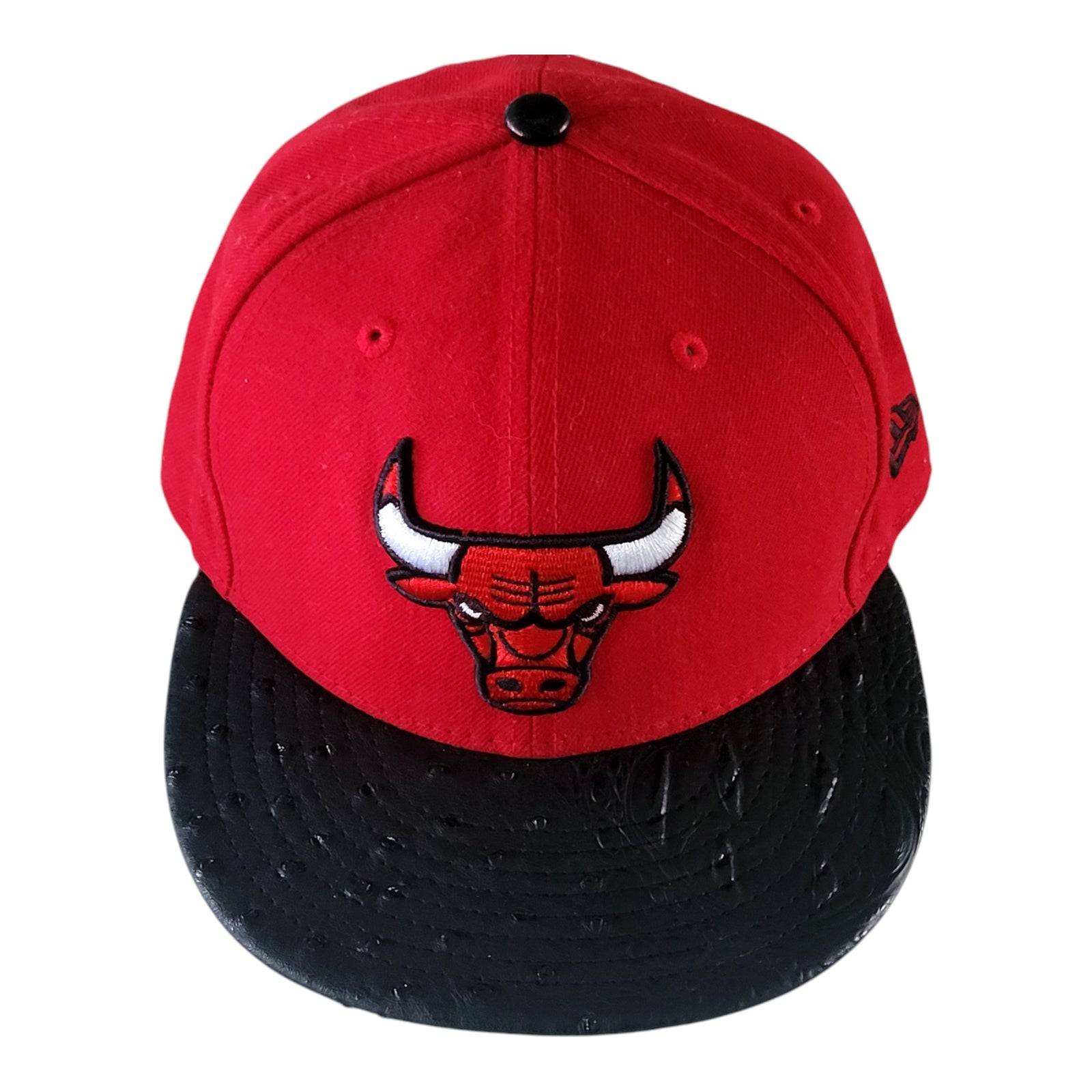 Chicago Bulls Cap New Era 59FIFTY Fitted Size 7 3/8 with Textured Black Visor Hat Hat