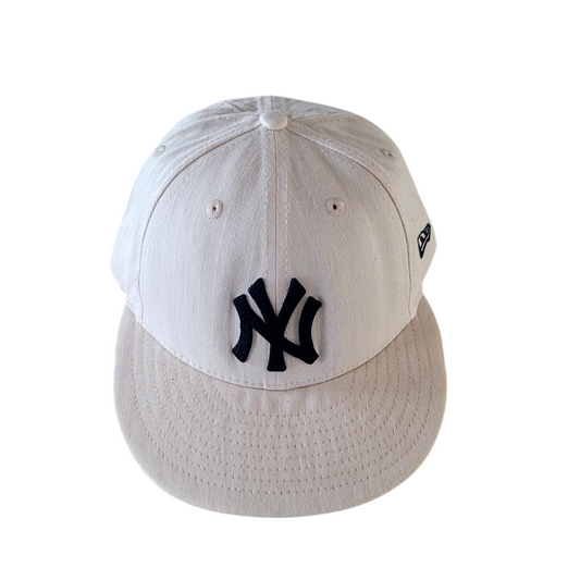 New Era Yankees White Cap  7 3/8 (58.7 cm)